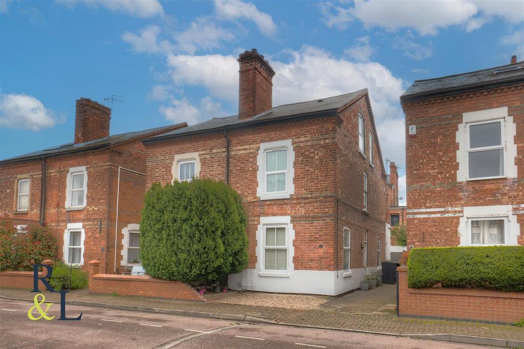 Bridge Grove, West Bridgford, Nottingham 4 bed semidetached house for