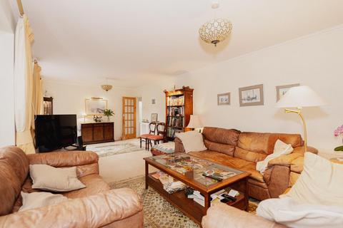 58 Hillside, Banstead, SM7 1HF