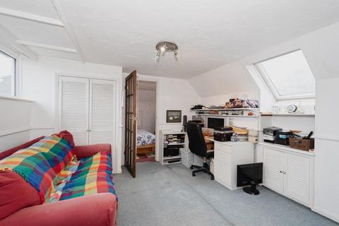 58 Hillside, Banstead, SM7 1HF