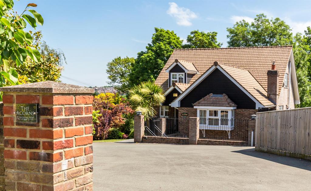 The Acorns Driveway &amp; Parking
