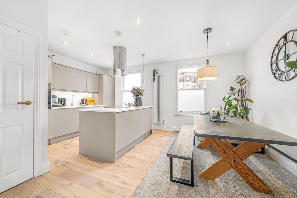 Hinton Road, SE24 1 bed flat for sale £450,000