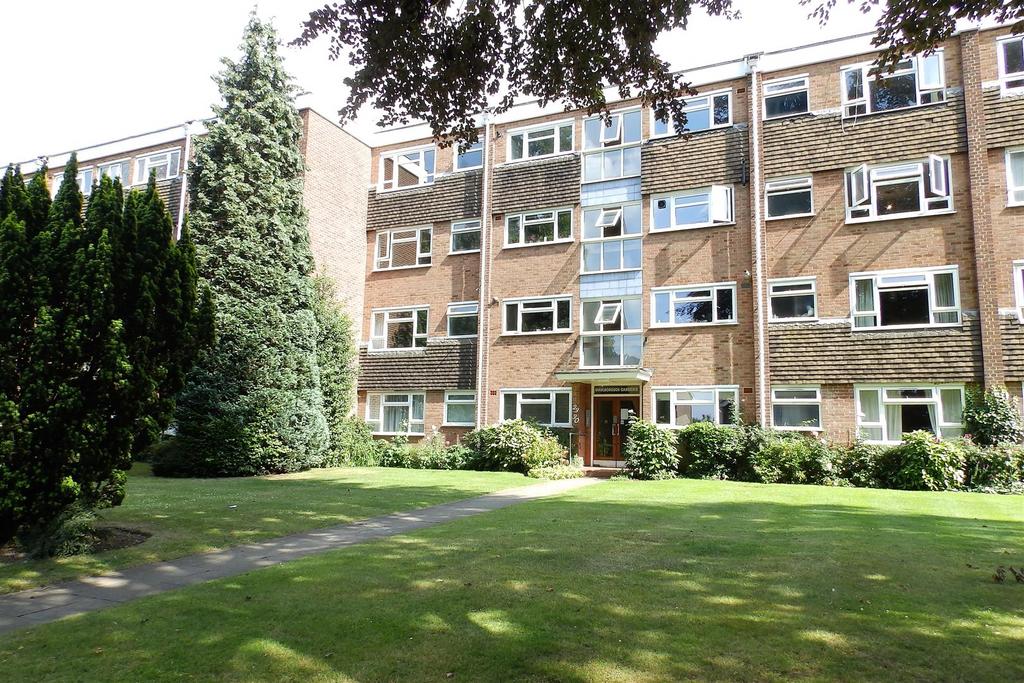 Marlborough Gardens, Surbiton 2 bed flat £1,650 pcm (£381 pw)