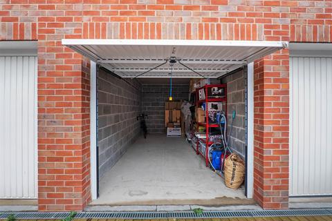 10 Andrews Close, Warwick, CV34 5GF