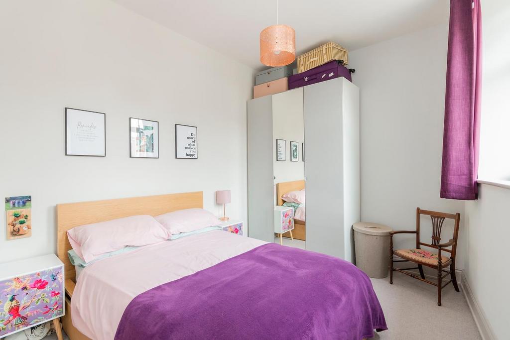 ESUOHTFOL25 - Bedroom H.jpg