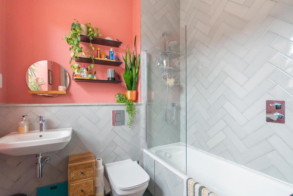 ESUOHTFOL25 - Bathroom B.jpg