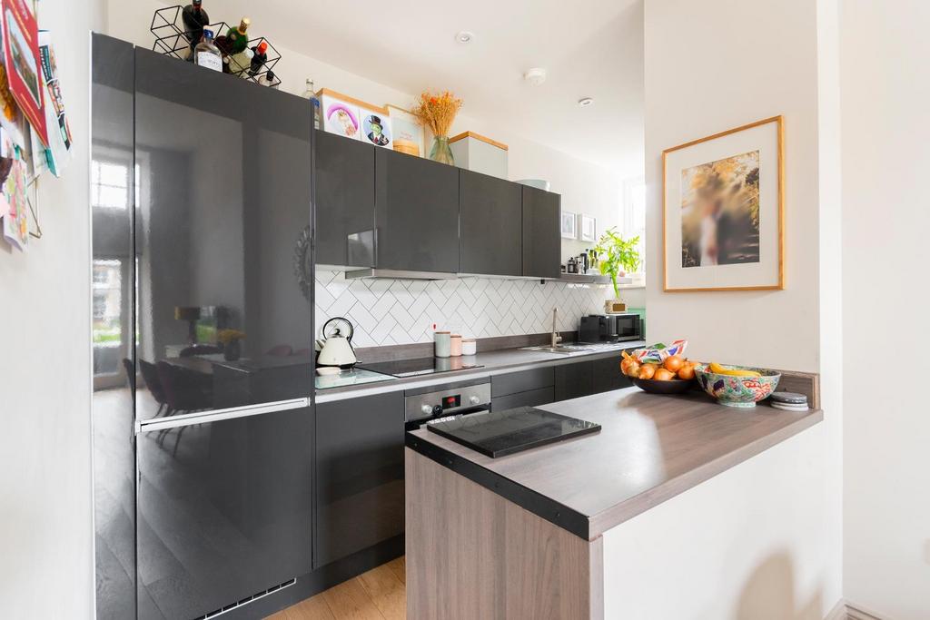 ESUOHTFOL25 - Kitchen A.jpg