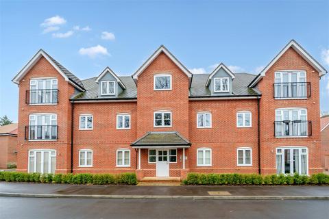 2 bedroom apartment for sale - Brooms Court, Dove Close, Crowthorne, Berkshire, RG45 6GZ
