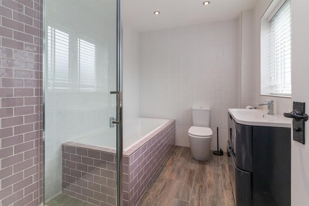 FAMILY BATHROOM.jpg