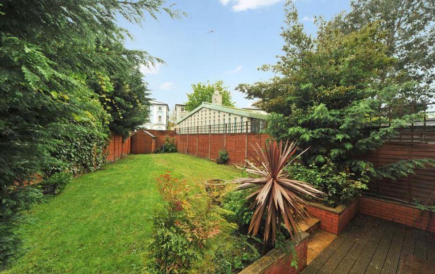 Abbey Road, South Hampstead, NW6 3 bed apartment £3,466 pcm (£800 pw)