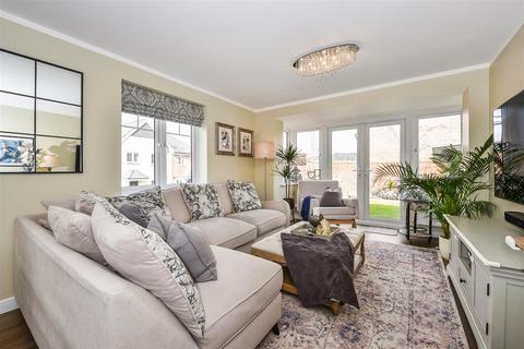 10 Observer Point Road, Overton, Basingstoke, RG25 3FA