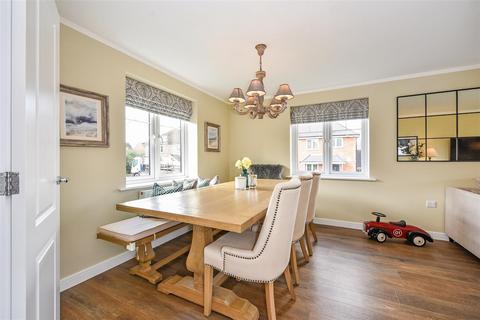 10 Observer Point Road, Overton, Basingstoke, RG25 3FA