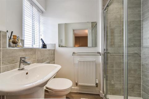 10 Observer Point Road, Overton, Basingstoke, RG25 3FA