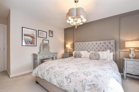 10 Observer Point Road, Overton, Basingstoke, RG25 3FA