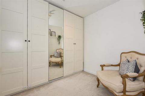 10 Observer Point Road, Overton, Basingstoke, RG25 3FA