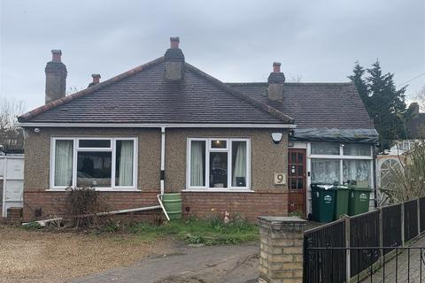 3 bedroom bungalow for sale, Arlington Road, Ashford TW15