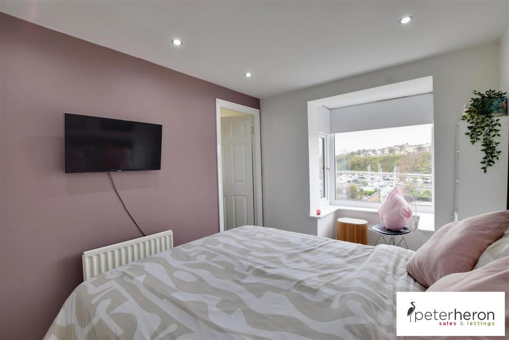 Bedroom 1 (rear)