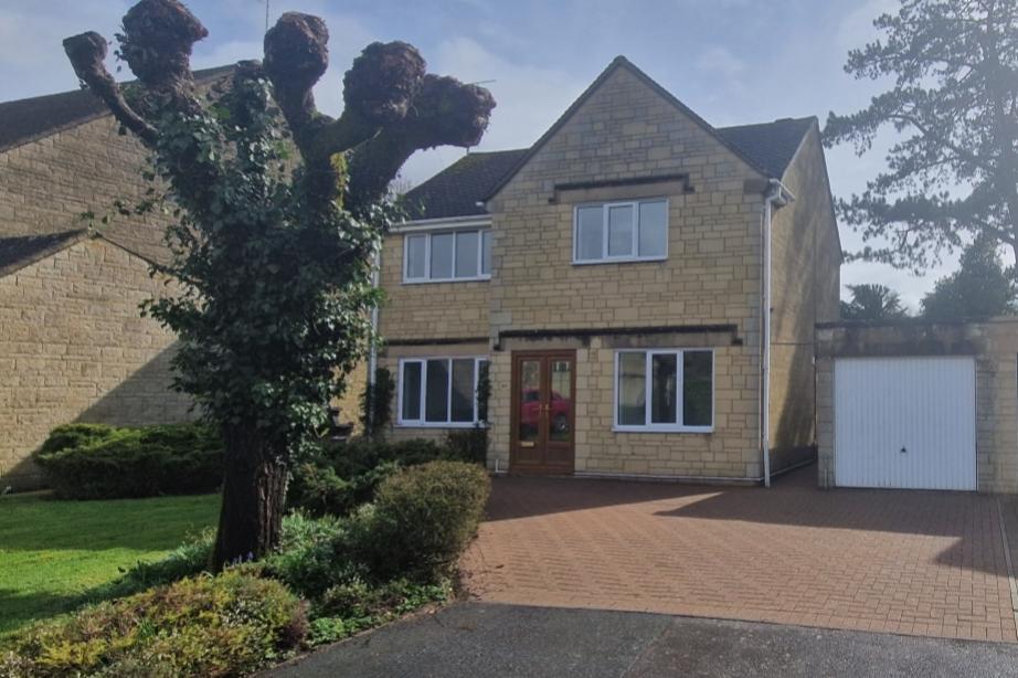 Alexander drive, Cirencester 3 bed detached house £1,595 pcm (£368 pw)