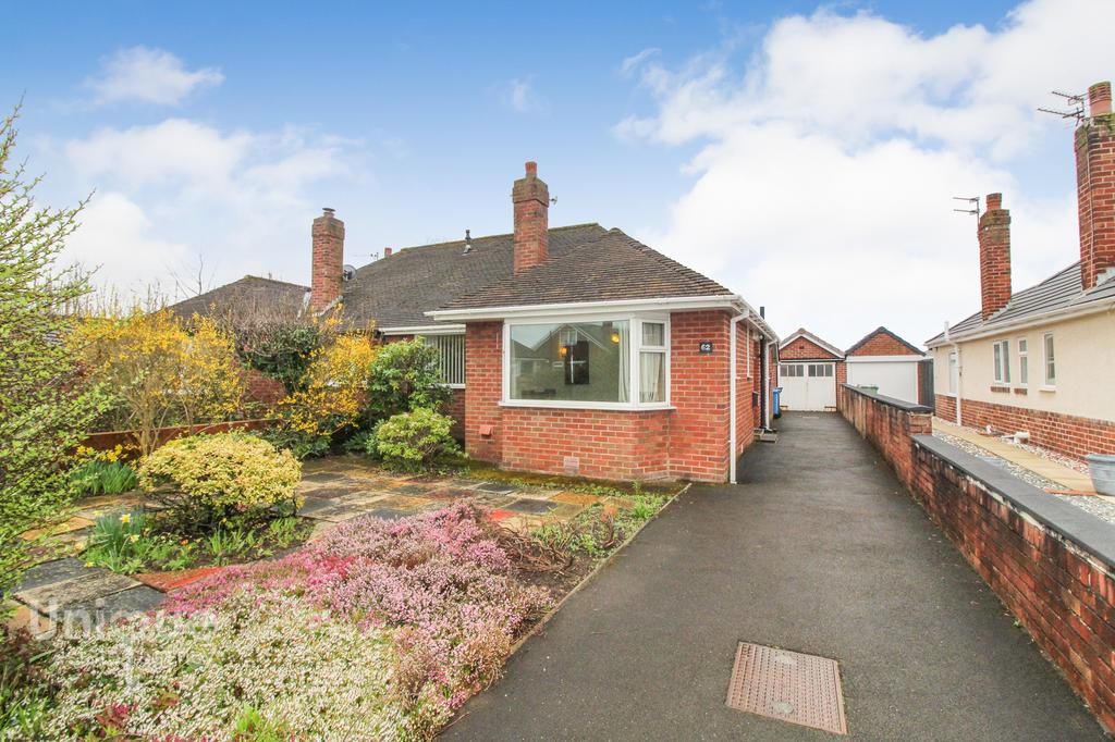 Banbury Road, Lytham St. Annes, FY8 2 bed bungalow £210,000