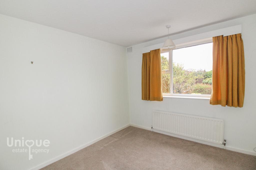 Banbury Road, Lytham St. Annes, FY8 2 bed bungalow £210,000