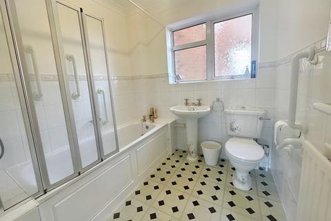Flat 7, Canford Court, 7 Cliff Drive, Poole, BH13 7JD