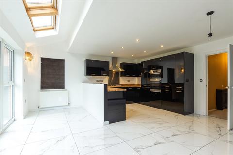 17 Oak Close, Chadderton, Oldham, OL9 7FH