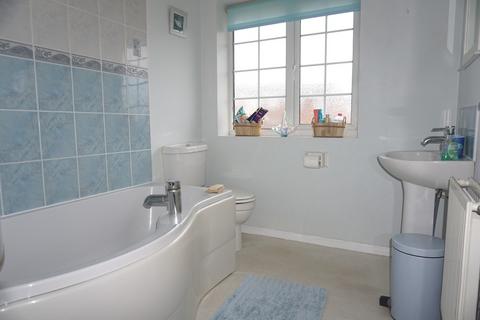 14 Hurst Close, Chessington, KT9 1XE