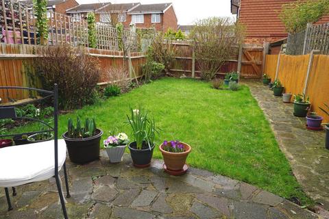 14 Hurst Close, Chessington, KT9 1XE