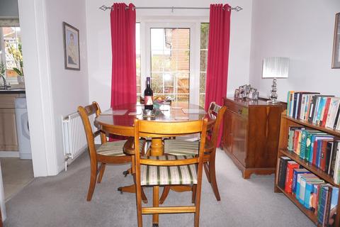 14 Hurst Close, Chessington, KT9 1XE