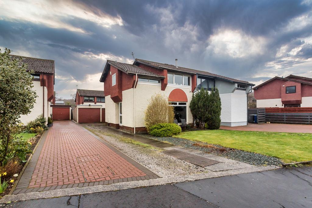 40 Lachlan Crescent, Erskine, PA8 6HJ 3 bed semidetached villa £180,000