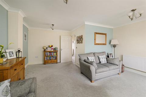 45 Updown Way, Chartham, Canterbury, CT4 7TP