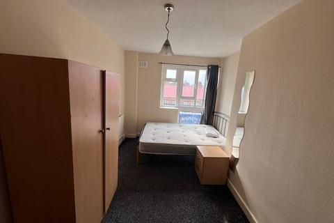 2 bedroom apartment to rent, Redmires Court, Eccles New Road, Salford, M5 4UT