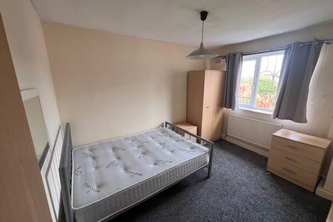 2 bedroom apartment to rent, Redmires Court, Eccles New Road, Salford, M5 4UT