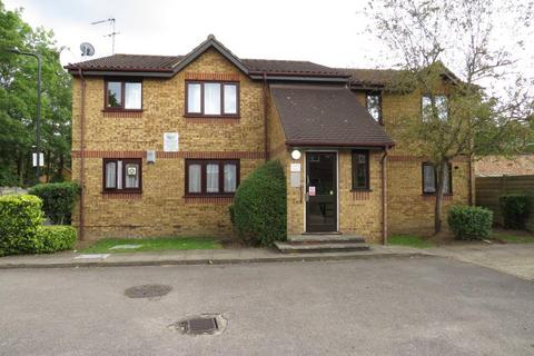 Studio to rent, Brewery Close, Wembley, Middlesex, HA0