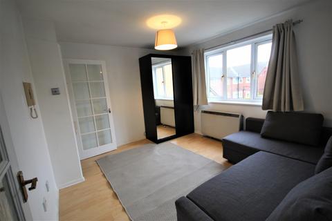 Studio to rent, Brewery Close, Wembley, Middlesex, HA0