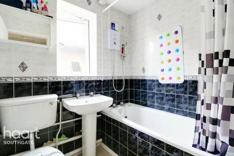 37 Old Farm Avenue, London, N14 5QR