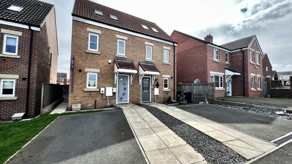 Seaton Close, Easington Village... 3 bed semidetached house £130,000