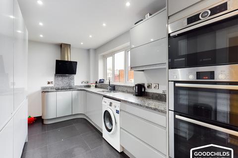15 Beaumont Close, Walsall, WS6 6EA
