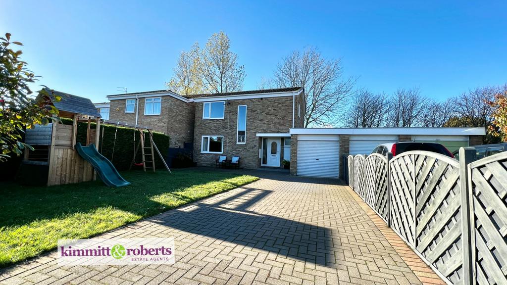 Girton Close, Peterlee, Durham, SR8 3 bed detached house for sale £210,000