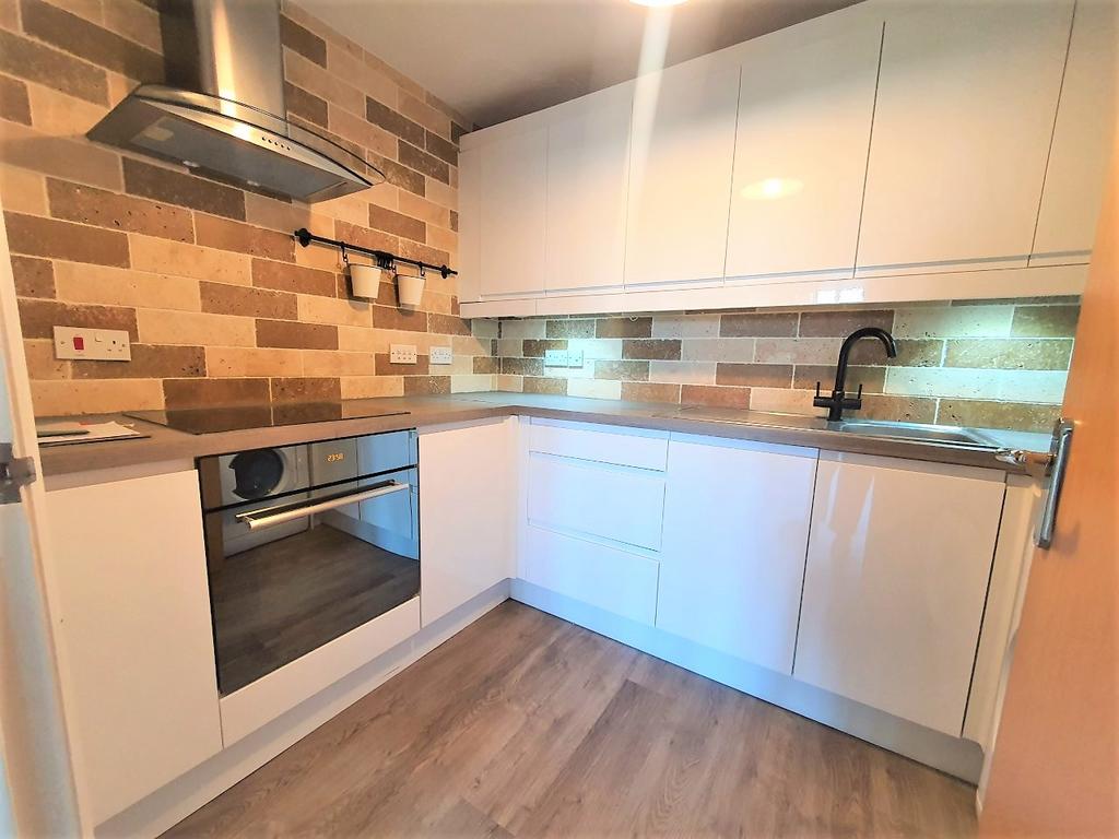 Quayside Road, Southampton 2 bed apartment £1,200 pcm (£277 pw)