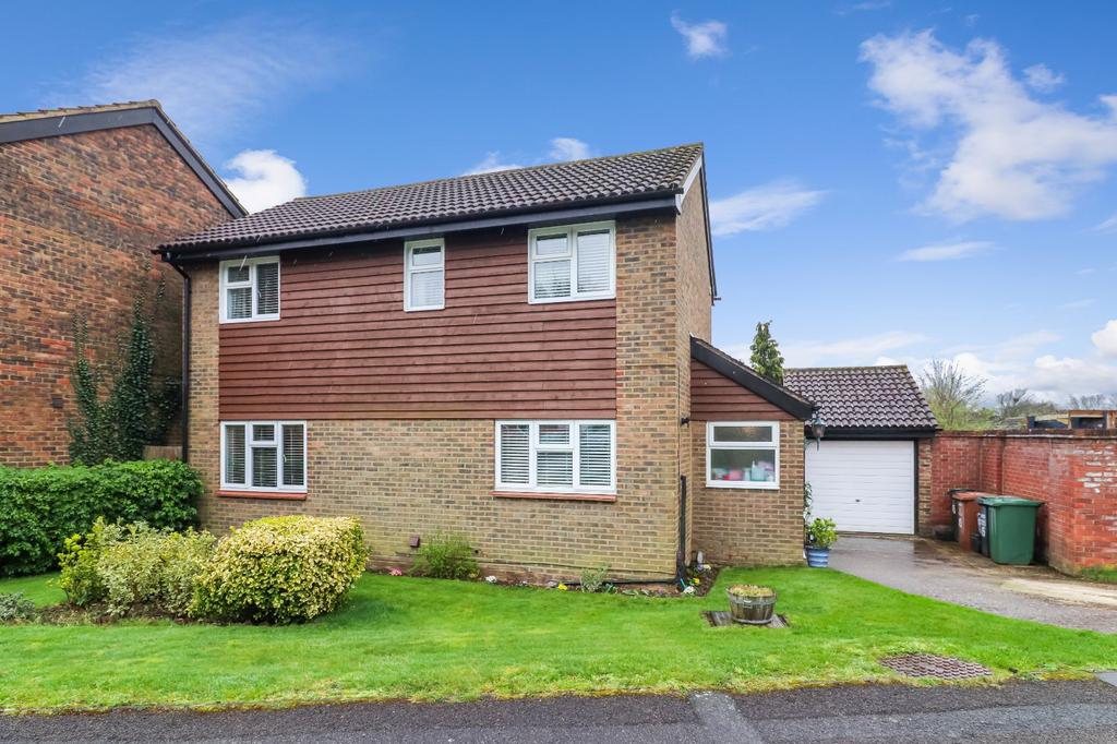 Oak Green, Abbots Langley, Herts, WD5 3 bed detached house for sale £