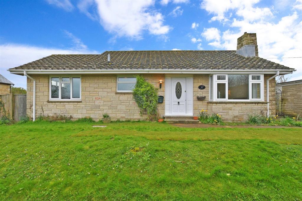 Main Road, Thorley, Yarmouth, Isle of Wight 2 bed detached bungalow for sale £425,000