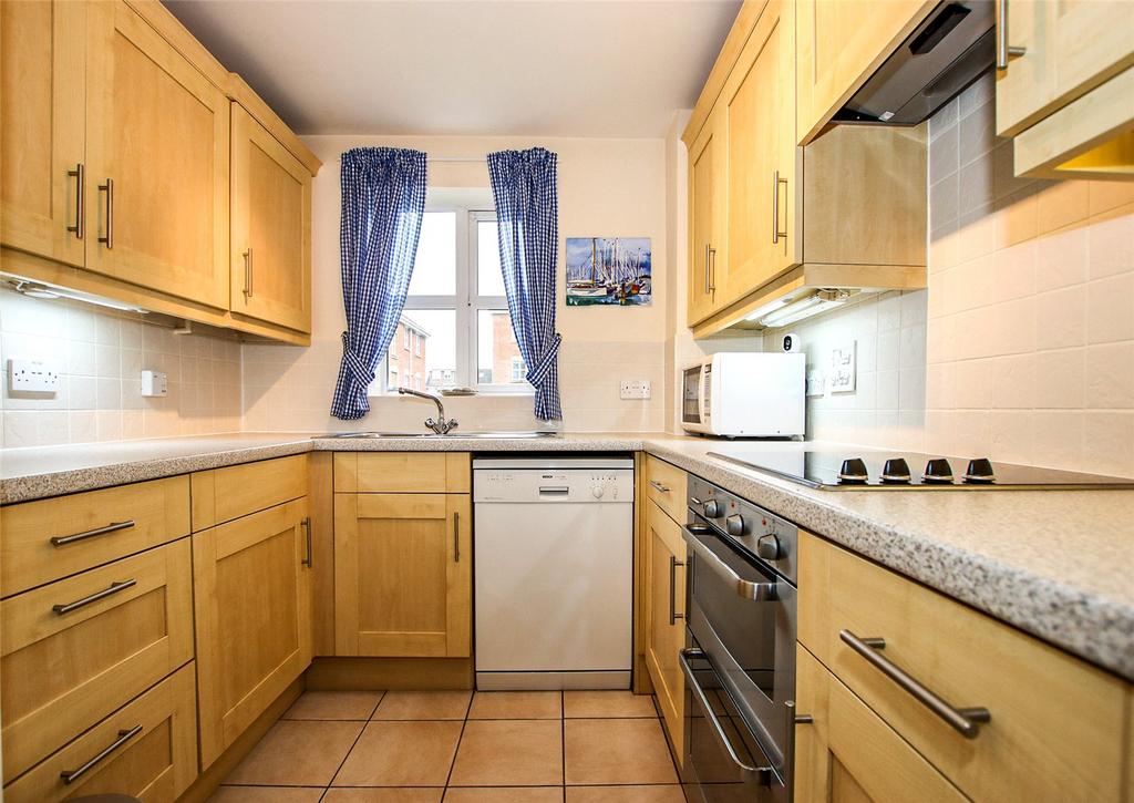 Hillcroft Close, Lymington, Hampshire, SO41 2 bed apartment for sale