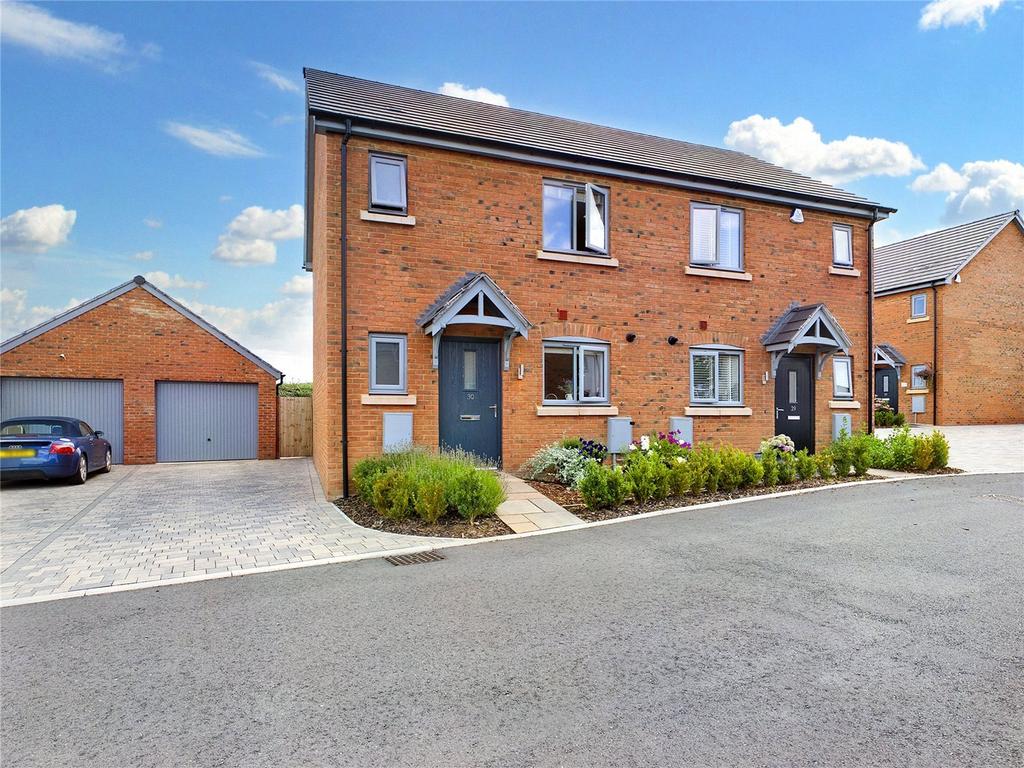 Ariconium Place, Weston under Penyard, RossonWye, Hfds, HR9 2 bed semidetached house for sale