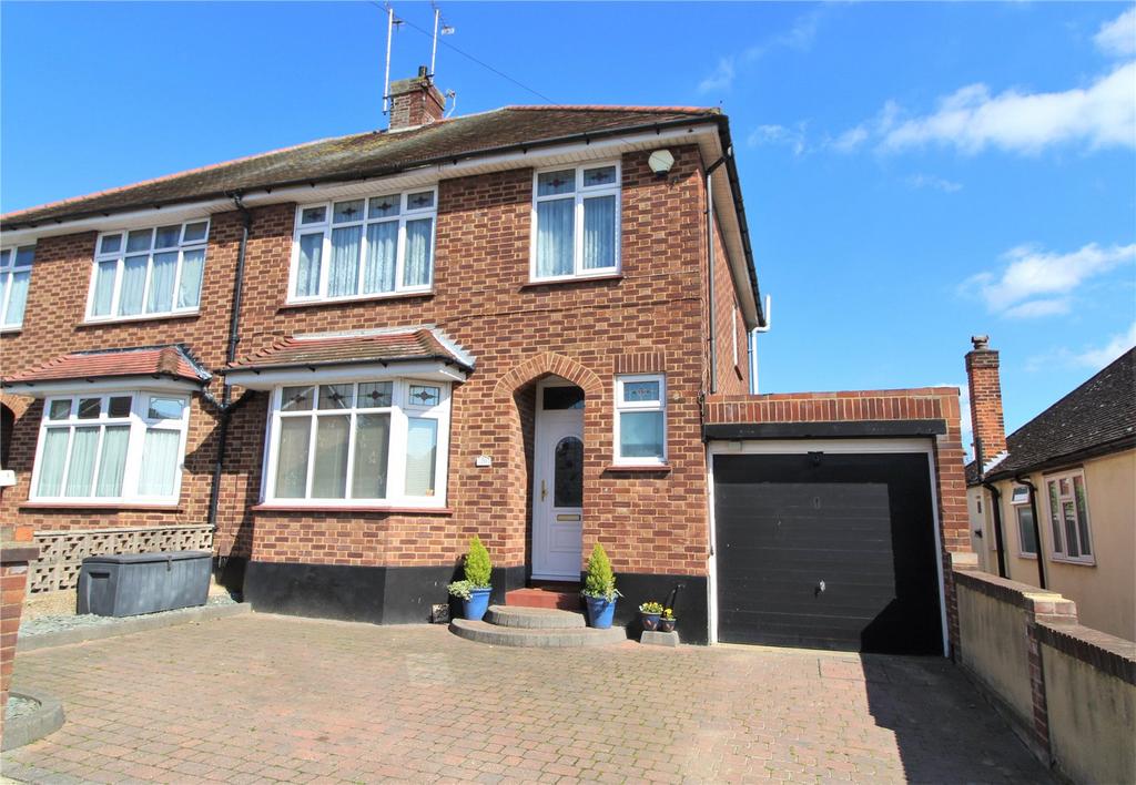 Cleveland Drive, WestcliffonSea, Essex, SS0 3 bed semidetached house