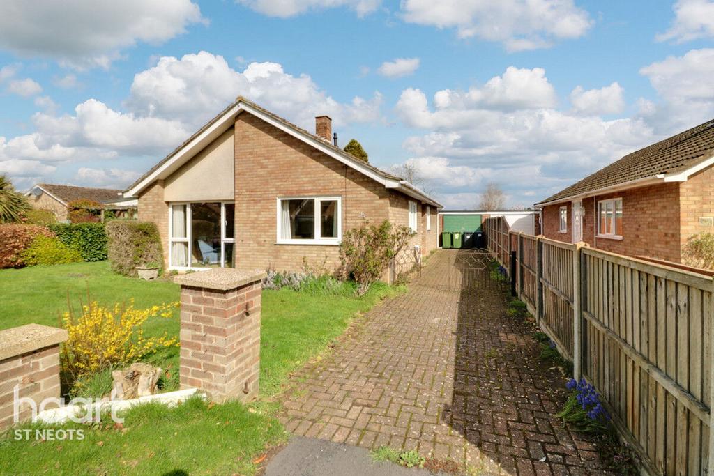 Lees Lane, St Neots 3 bed detached bungalow for sale £325,000