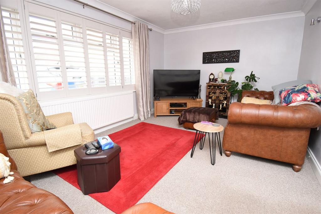 Russell Drive, Swalecliffe, Whitstable 2 bed semidetached house £420,000