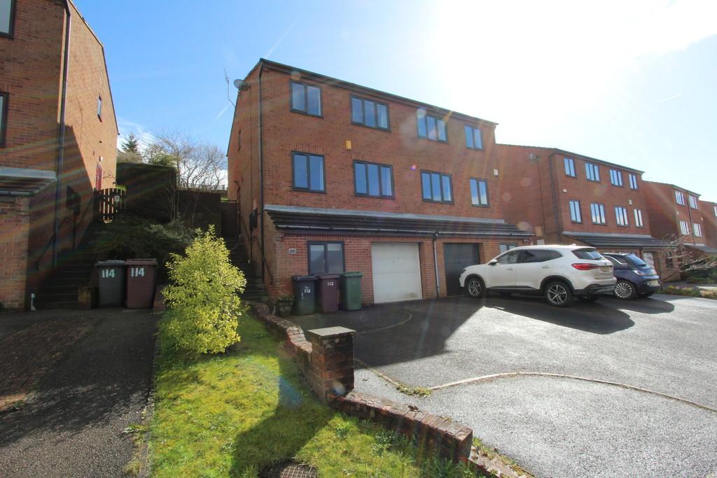 Holmley Lane, Dronfield 3 bed semidetached house £950 pcm (£219 pw)