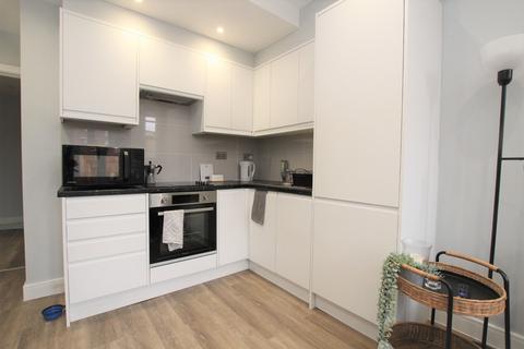 1 bedroom apartment to rent, Commercial Road, E1