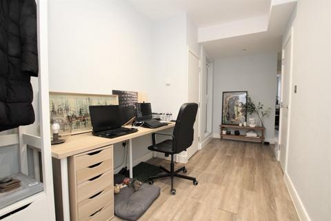 1 bedroom apartment to rent, Commercial Road, E1