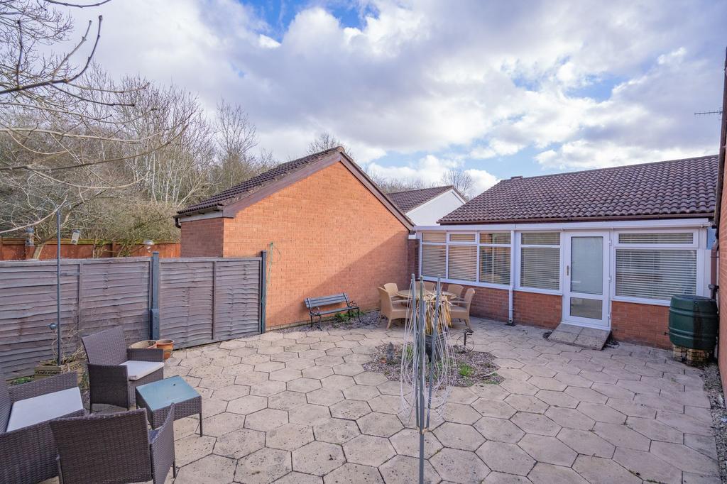 Hazel Avenue, Evesham, WR11 2 bed detached bungalow £280,000